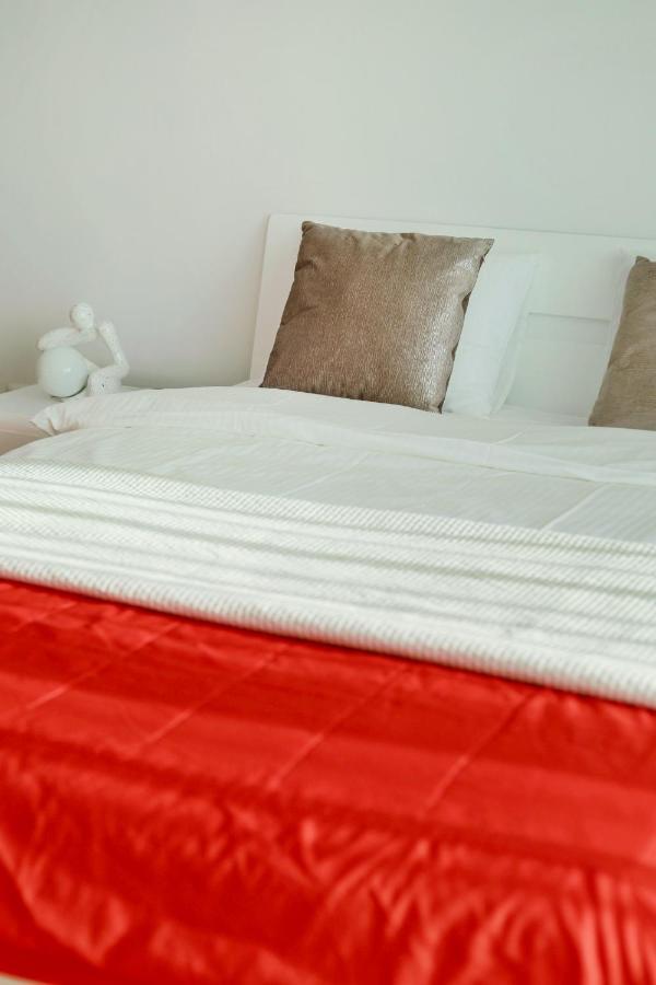 Capital Towers - Apartament Pop-Art Z Widokiem Na Rzeke เชชูฟ ภายนอก รูปภาพ