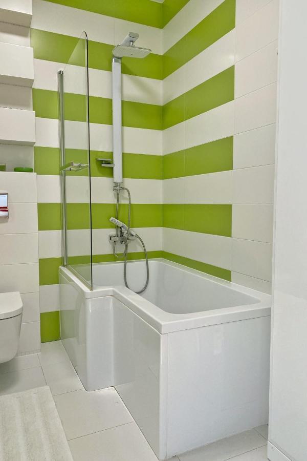 Capital Towers - Apartament Pop-Art Z Widokiem Na Rzeke เชชูฟ ภายนอก รูปภาพ