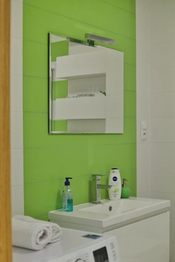 Capital Towers - Apartament Pop-Art Z Widokiem Na Rzeke เชชูฟ ภายนอก รูปภาพ