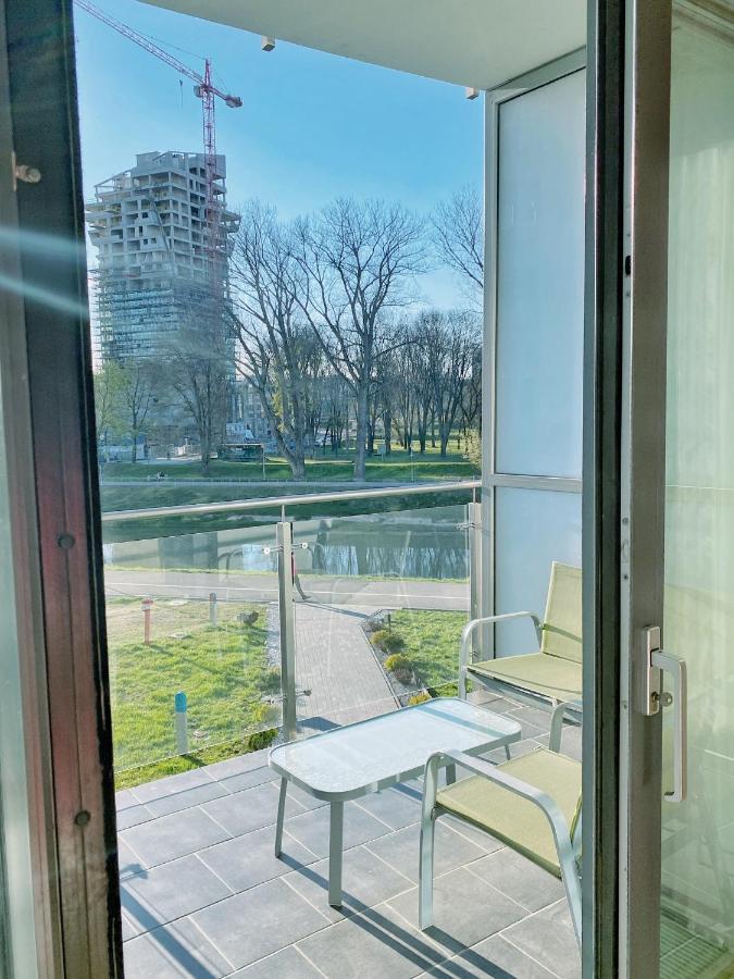 Capital Towers - Apartament Pop-Art Z Widokiem Na Rzeke เชชูฟ ภายนอก รูปภาพ