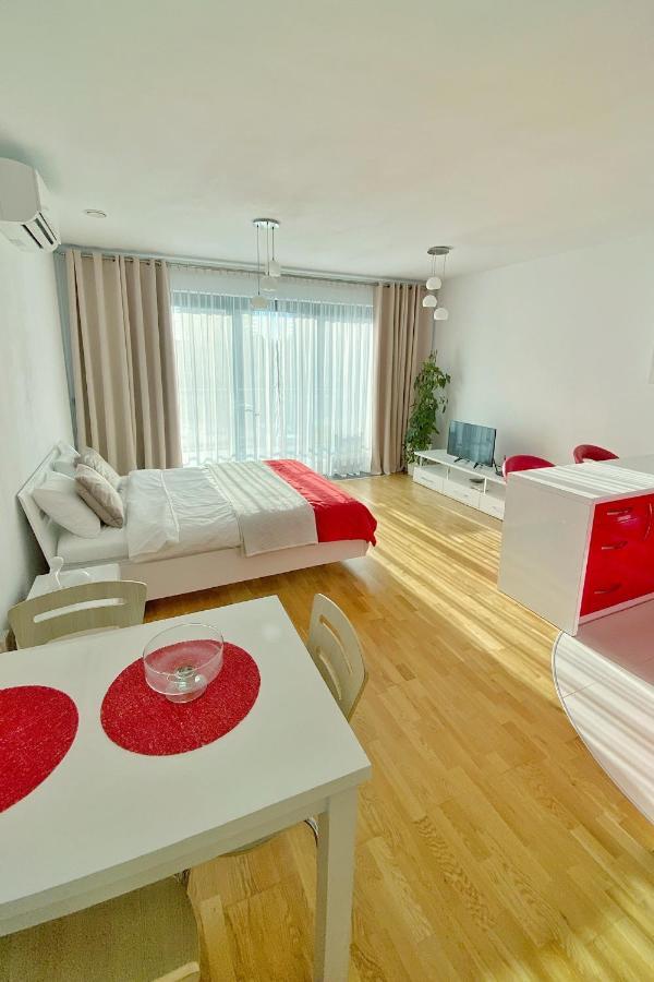 Capital Towers - Apartament Pop-Art Z Widokiem Na Rzeke เชชูฟ ภายนอก รูปภาพ