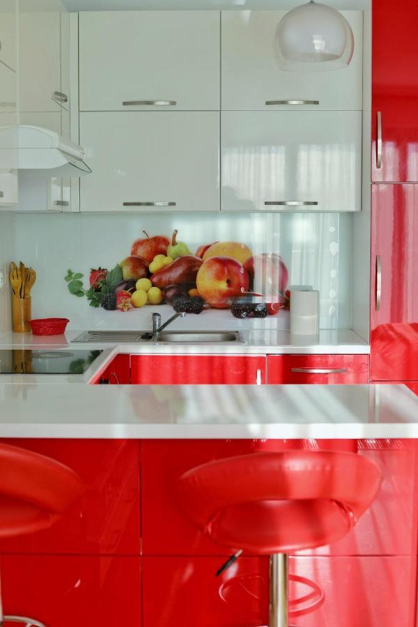 Capital Towers - Apartament Pop-Art Z Widokiem Na Rzeke เชชูฟ ภายนอก รูปภาพ