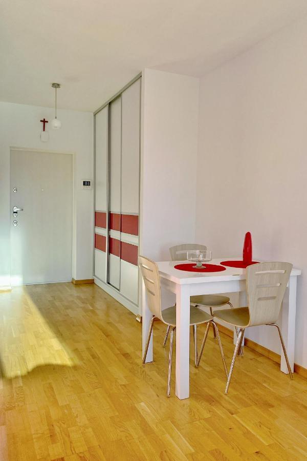 Capital Towers - Apartament Pop-Art Z Widokiem Na Rzeke เชชูฟ ภายนอก รูปภาพ