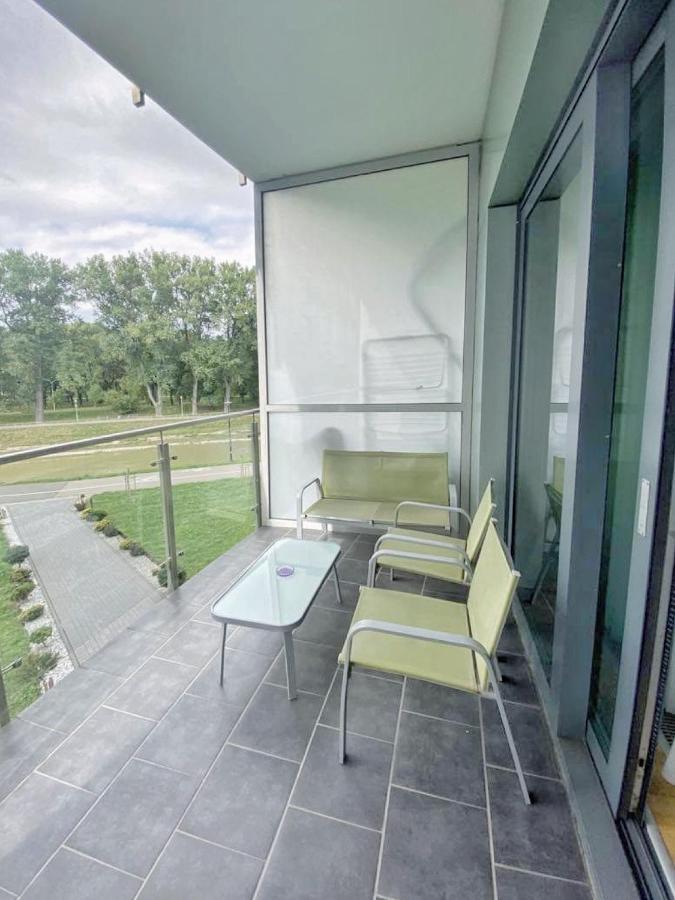 Capital Towers - Apartament Pop-Art Z Widokiem Na Rzeke เชชูฟ ภายนอก รูปภาพ